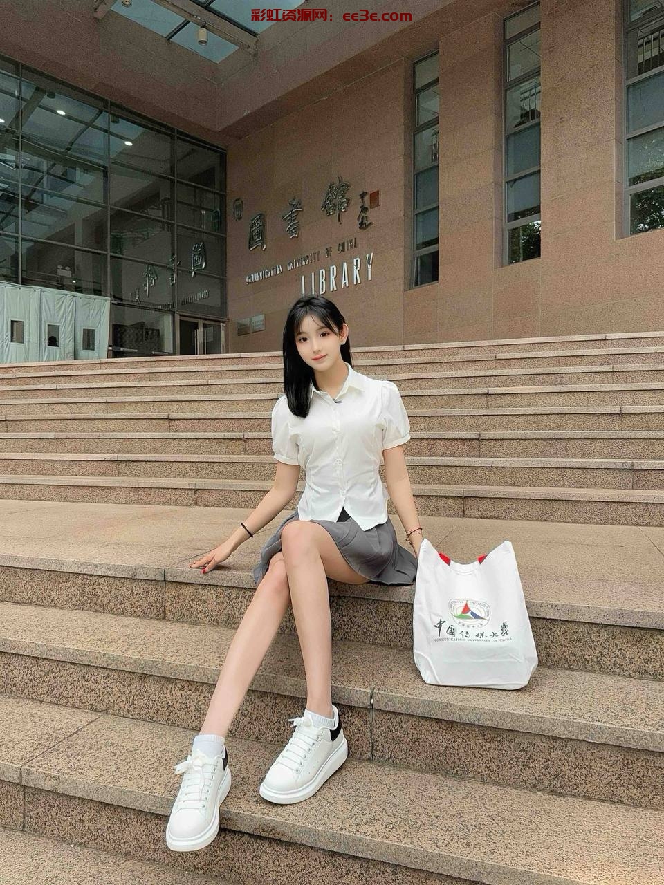 北京子俊?硬五 北京新人❤️，刚下?，艺术生兼职，硬5 W ?鹦鹉。真实05可现场看证验，172 48公斤 天然C，纯天然无整，气质型学妹，身材完美，皮肤白嫩，高颜值可素颜见课，无纹身，不抽烟不喝酒，待课温柔且主动，高情商会聊天，开朗爱笑，不催不事，服务好，可?吻，见必玺 #朝阳国贸 #学生 #硬五 #F45