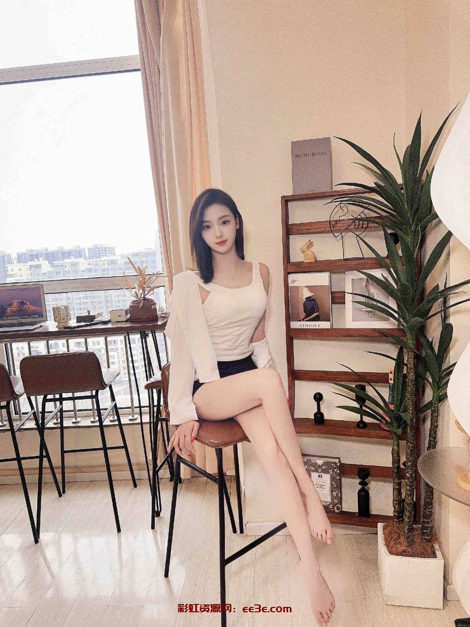 北京子俊?硬五 北京新人❤️，刚下?，中央美术学院大一兼职，硬5 W ?鹦鹉。真实05可现场看证验，172 48公斤 天然C，纯天然无整，气质型学妹，身材完美，皮肤白嫩，高颜值可素颜见课，无纹身，不抽烟不喝酒，待课温柔且主动，高情商会聊天，开朗爱笑，不催不事，服务好，可?吻，见必玺 #朝阳国贸 #硬五 #F45