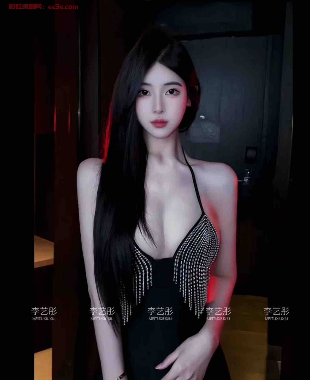 ·职业：平面模特 .（李艺彤?”随意指定对版） ·身高：Height   175 E ·体重：avoirdupois  47公斤 ·胸围：Bust D蓉城最美· 高级女孩  没有风尘气   你值得拥有