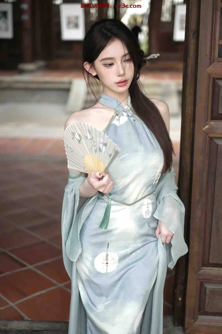 极品❤️04 • 体重.45kg • ?????? 身高168 • ????  ?C • ??????????  cos爱好博主 • ?????  健身 .旅游.看书 筷子腿 ?特多 完美? ?纯粉