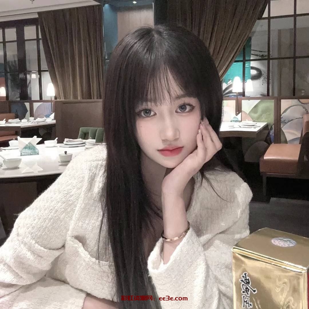 武汉摩羯+兼职真实在校大学生05年172D真胸天然無整，肤白貌美  爱好广泛 钢琴四9级有证书谈吐优雅  高素质 有学生证，清纯高瘦， 甜美可爱?JK控不二之选