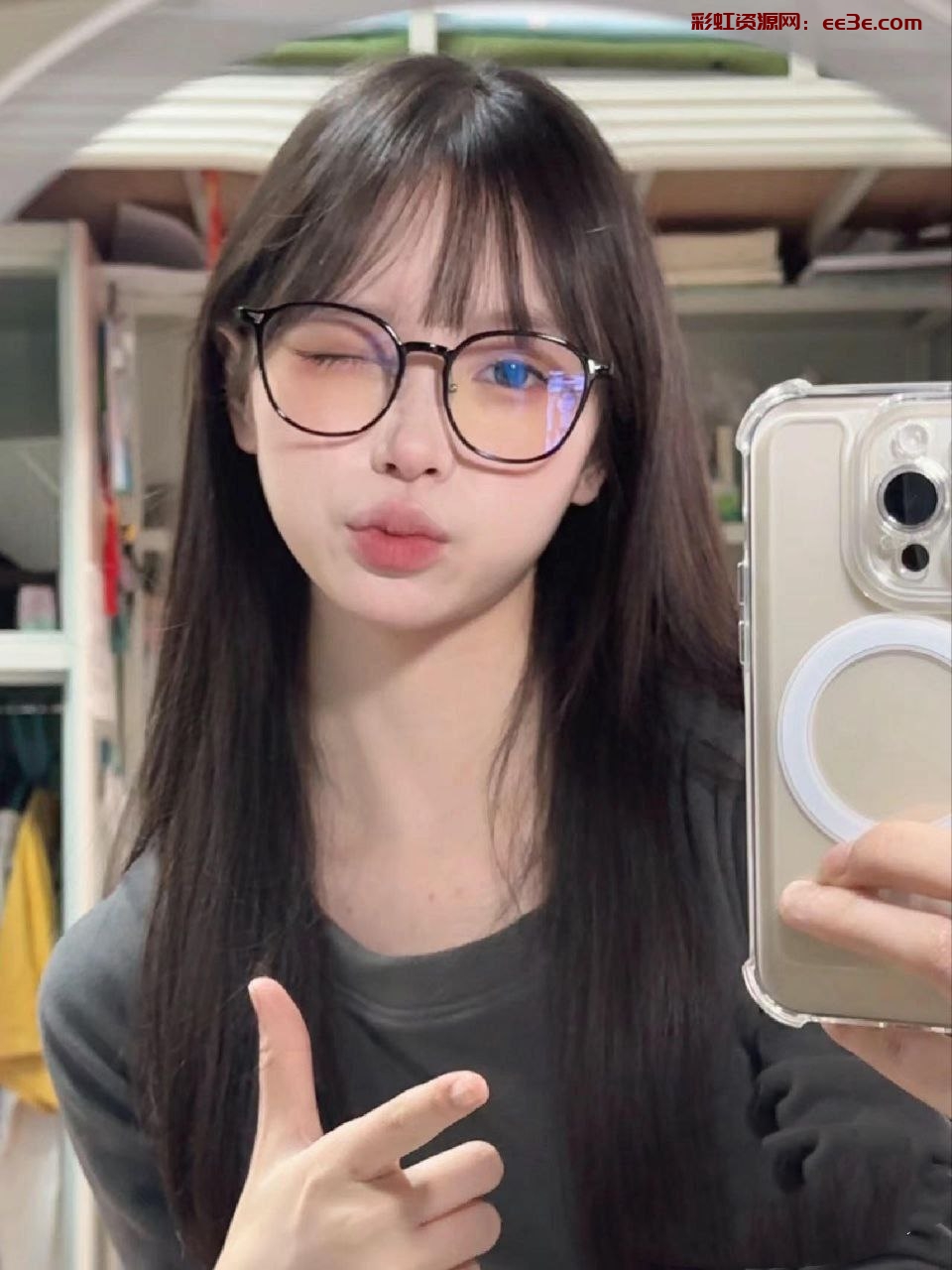 武汉摩羯➕大一新生  奶昔05年 166D 就读于武汉理工大学中文系  ?皮肤雪白粉嫩 声音甜美温柔 ?不抽烟不喝酒无纹身 ?真正高素质大学