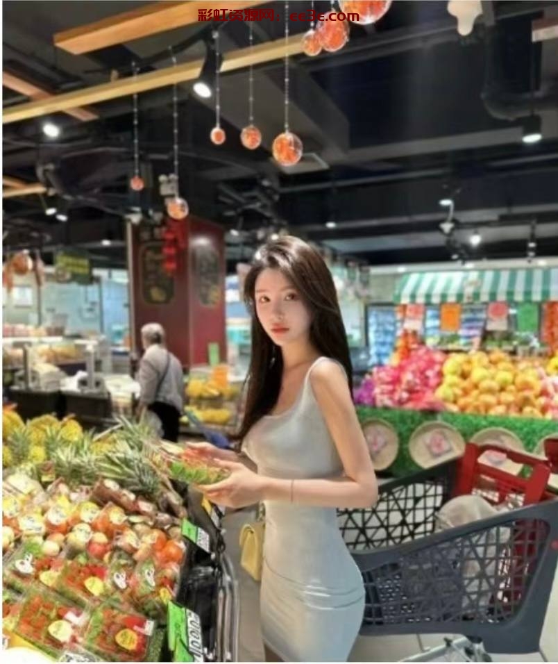 体重：47kg 年龄：00# 皮肤白皙光滑 吹弹可破 乡腿细长直 姒完美腰臀比例 乙腰切臀极易敏感多汁 则可纯可御 推荐指数5 ?好无风尘味 不催不事 豪华工作室 全真人自拍生活私密照，雲冒