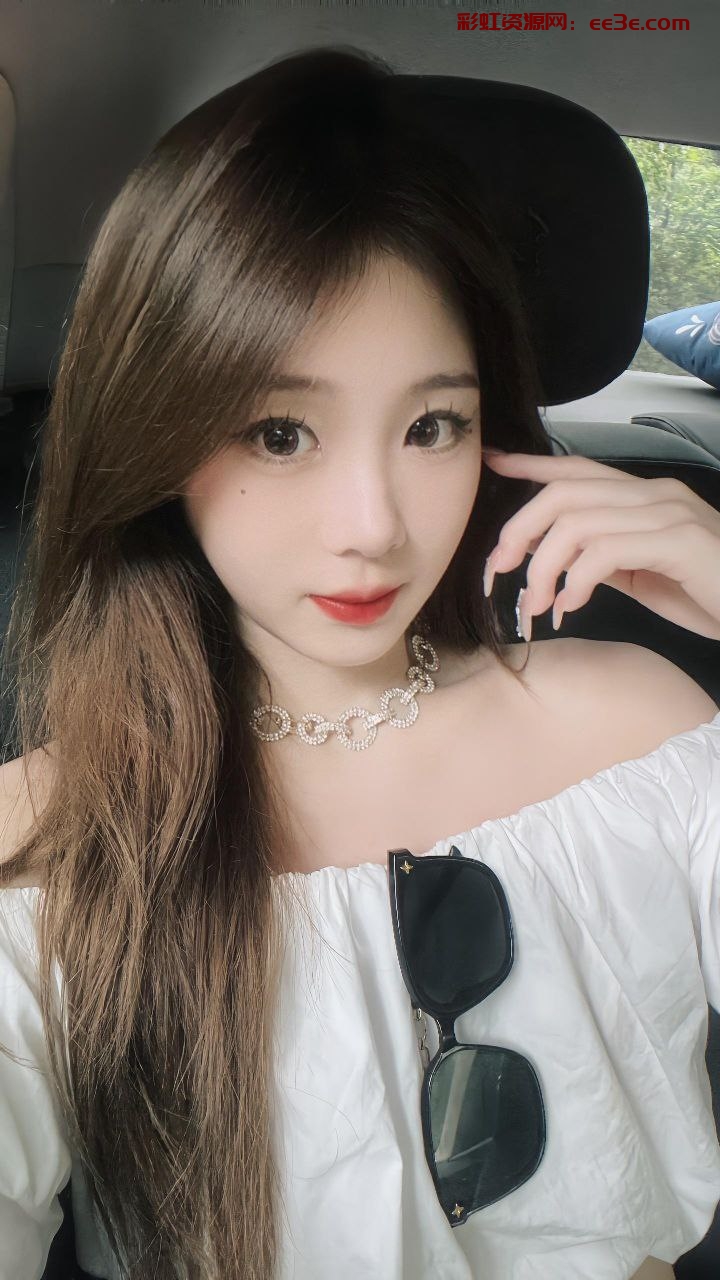 ?d身高168  02年  口活一流  爽到起飞 ?皮肤嫩滑  上粉下嫩?多多 fw好，态度好，待客如男友.