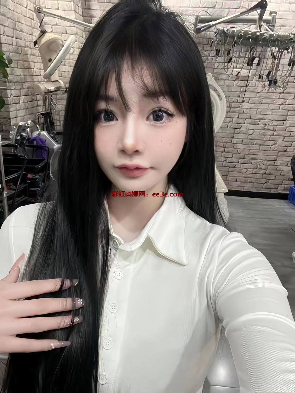 •纯兼职 仙女?? 皮肤雪白 气质类型  •素质高  筷子腿 真? 小翘臀 艺术生  •只高端 不走量 只接素质客       ?十大名器之一 小蝴蝶? 会➕紧致