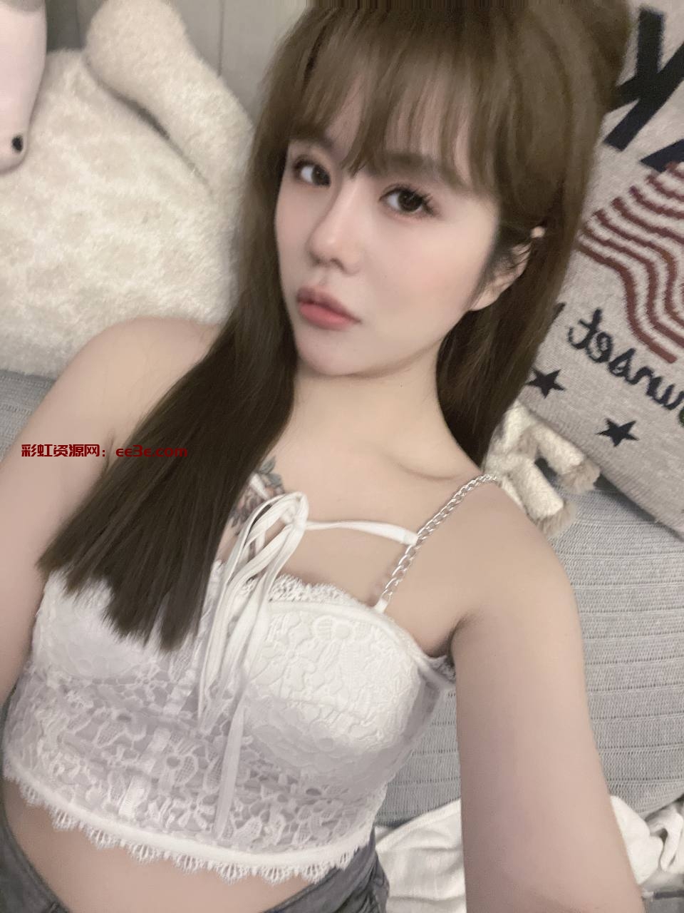 02年-172-?e 屁股特别翘  纯欲精致 声线甜美 全身雪白  皮肤细腻 紧致三点粉 喜欢健身瑜伽