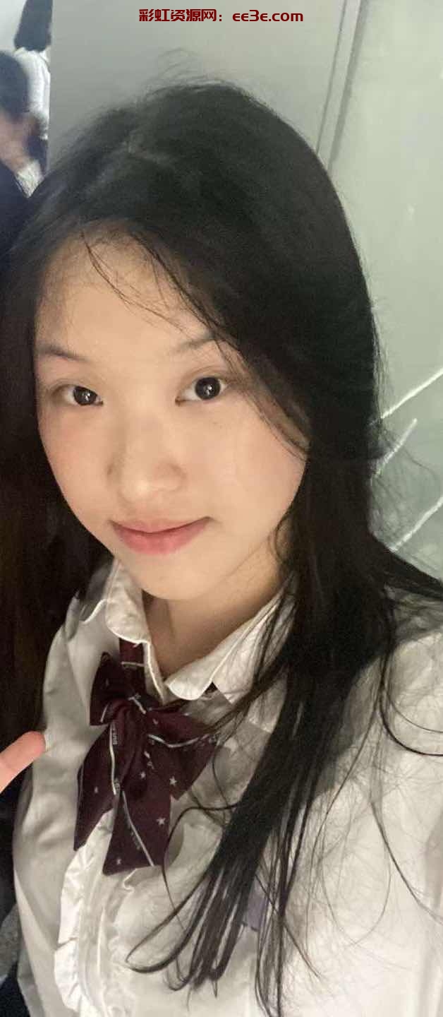 年轻小美女被多人