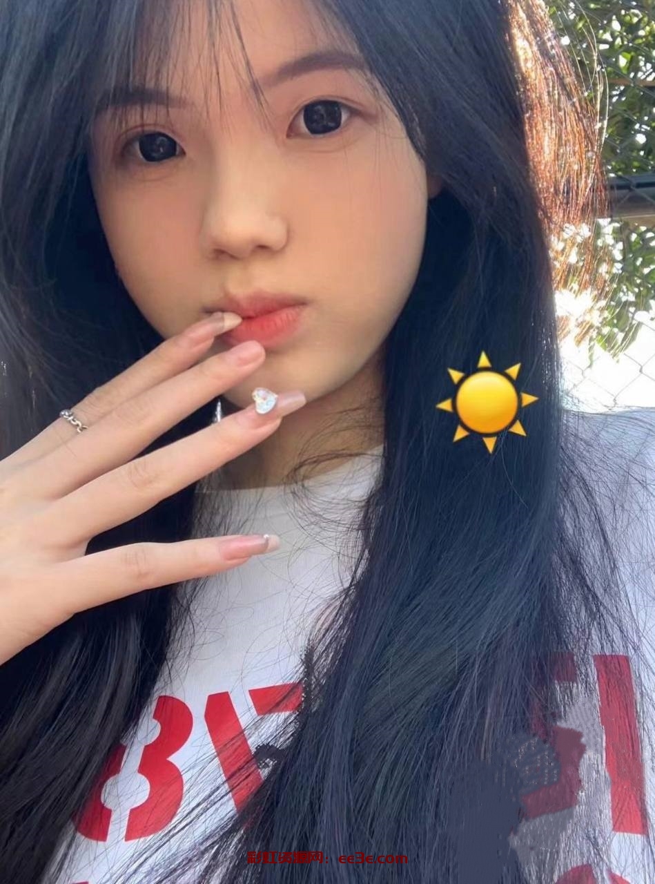 成都外国语大学，女大学生被