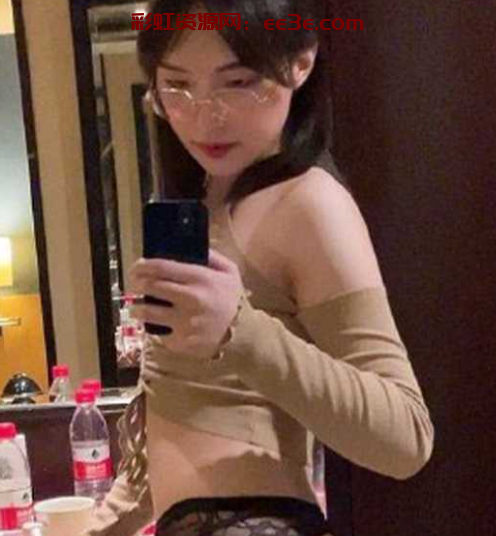 健身房内遭肌肉男