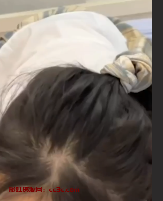 大神拿下还在读高三的亲妹妹 扎着高马尾穿JK短裙为哥哥