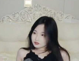 小夢娜娜 直播下海争论今天谁当老公 给网友肆意展示边