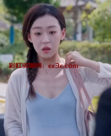 每日短剧《离婚后我带女儿走上人生巅峰》她产检时他却陪在白月光身边 她甩下离婚协议书潇洒离开 回到豪门被大佬哥哥放在心尖上宠！